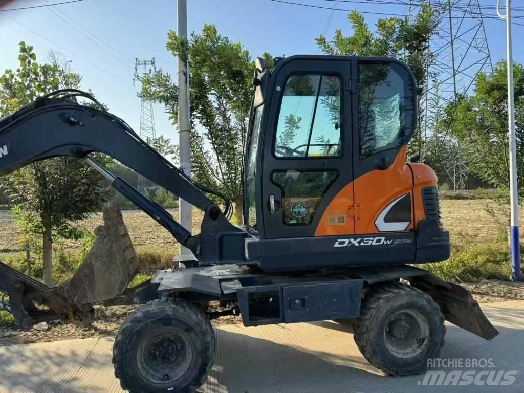 Doosan DX60W Lastik tekerli ekskavatörler