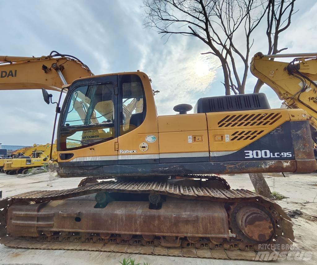 Hyundai R 300 LC-9S Paletli ekskavatörler