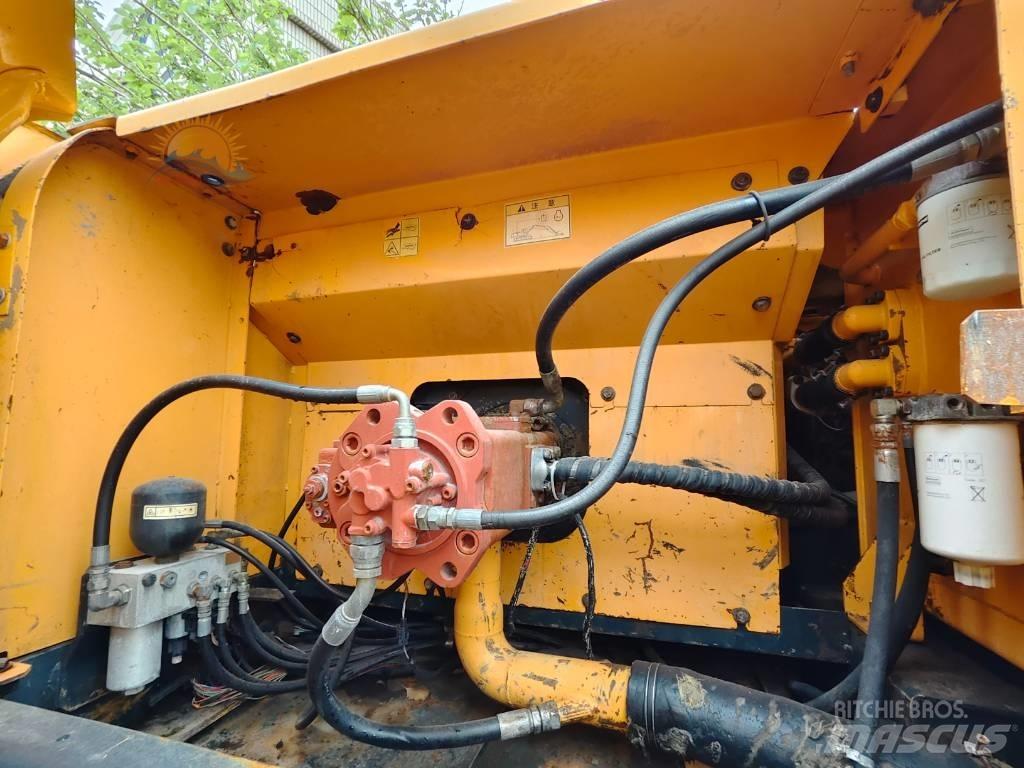 Hyundai R 300 LC-9S Paletli ekskavatörler