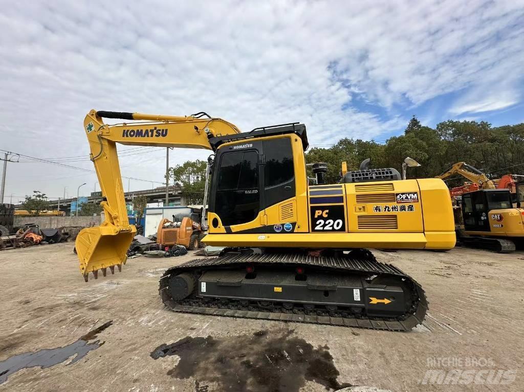 Komatsu PC 220 Paletli ekskavatörler