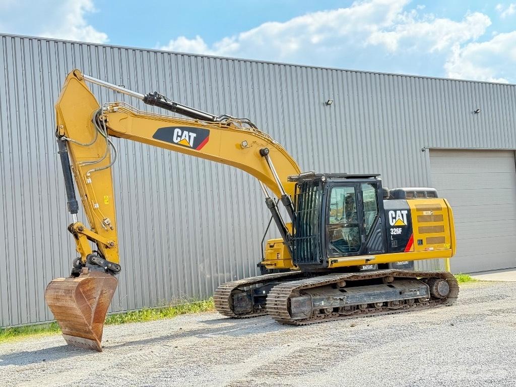 CAT 326 F L Paletli ekskavatörler
