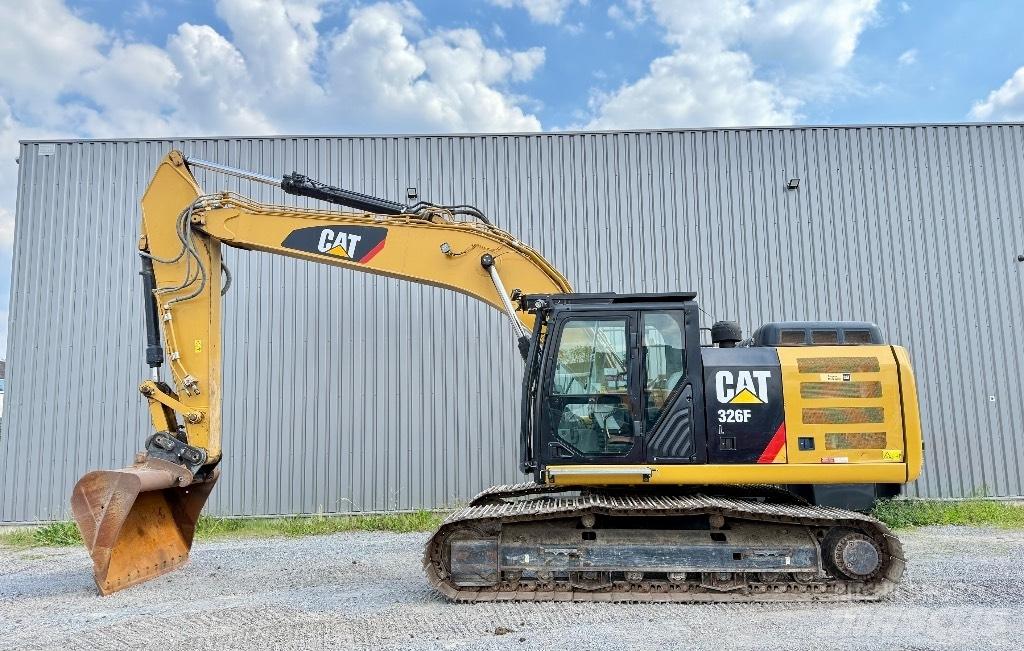 CAT 326 F L Paletli ekskavatörler