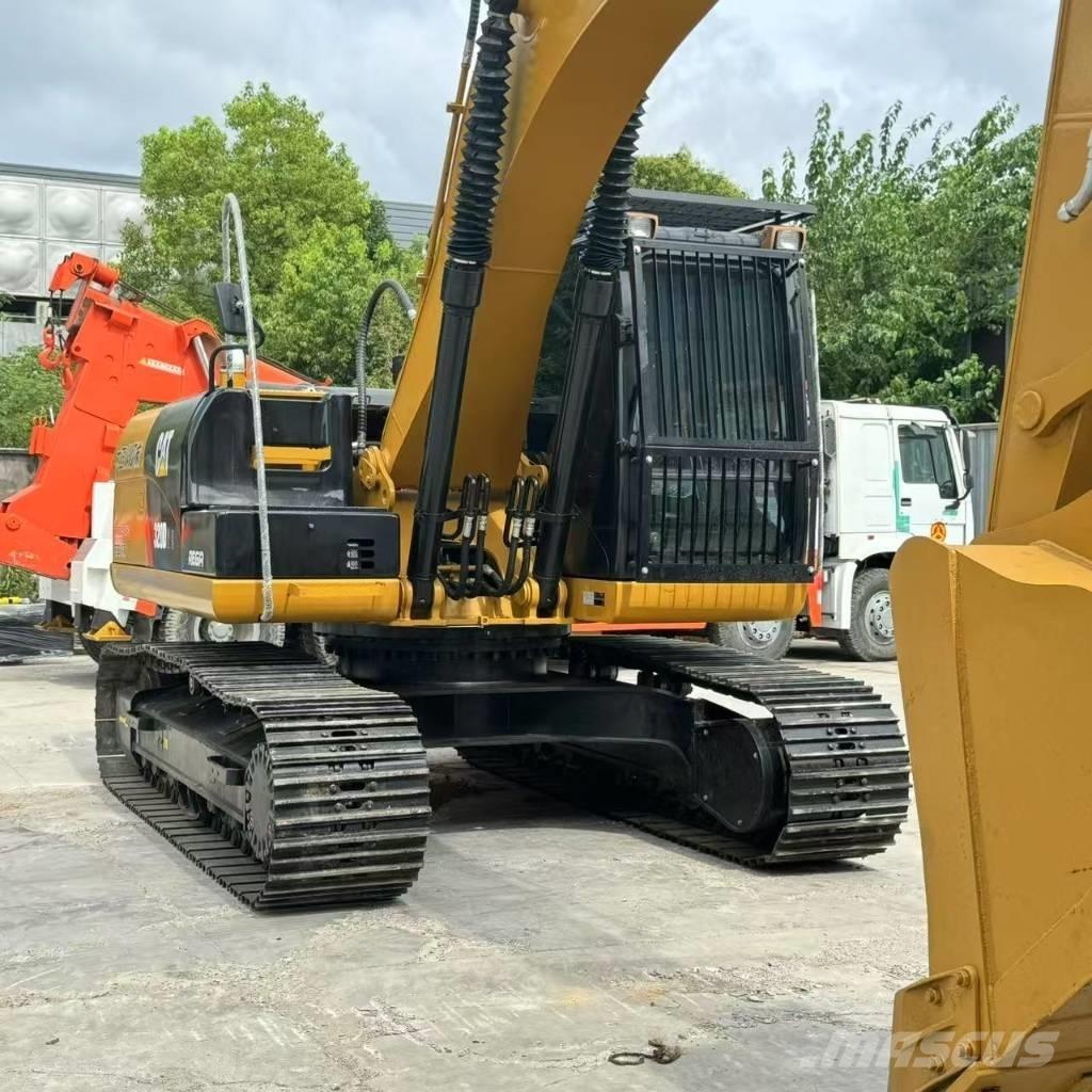 CAT 320 D2 Paletli ekskavatörler