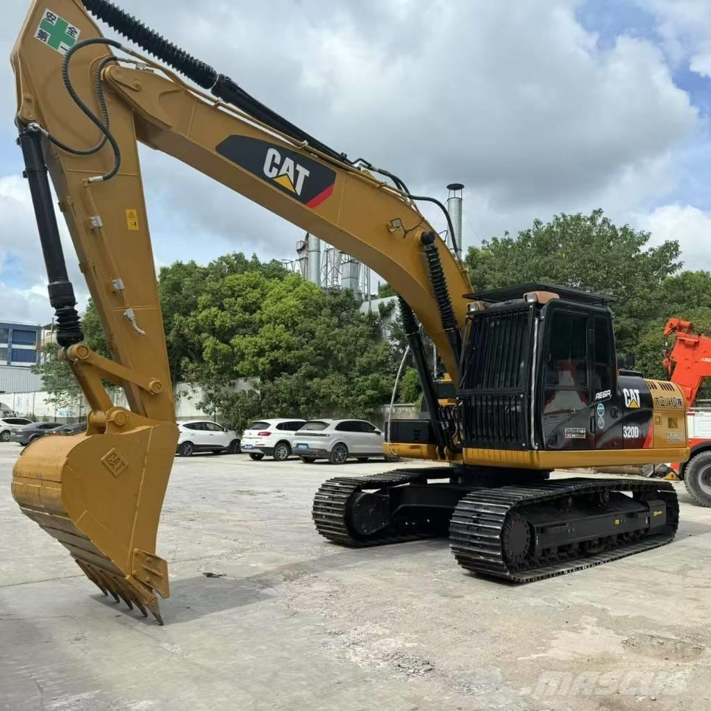 CAT 320 D2 Paletli ekskavatörler