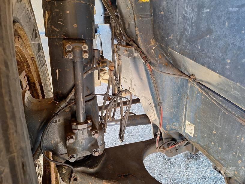 Komatsu HD605-7EO Yol disi kaya kamyonu