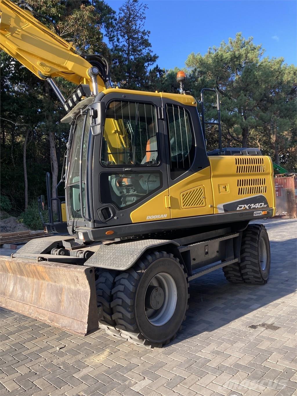 Doosan DX140W-5 Lastik tekerli ekskavatörler
