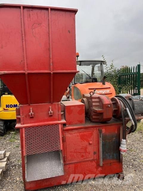 MG 220XL Çöp ayiklama ekipmanlari