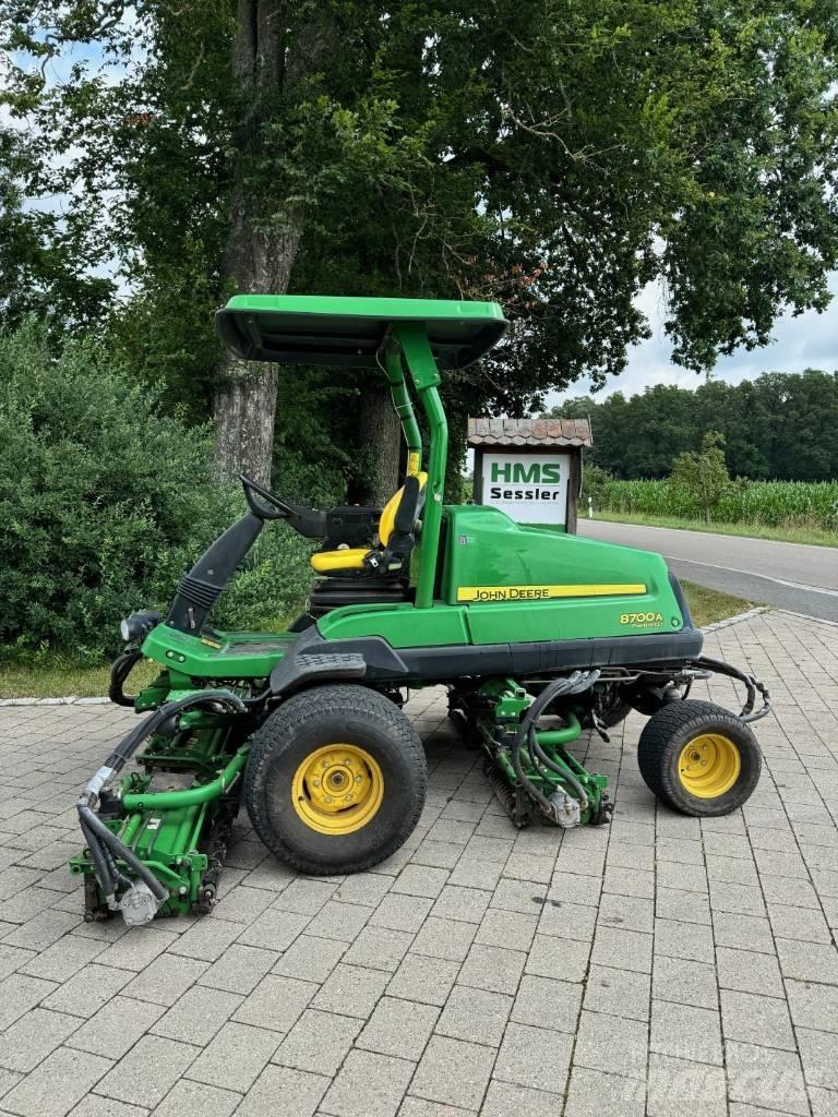 John Deere 8700 A Fairway çim biçme makineleri