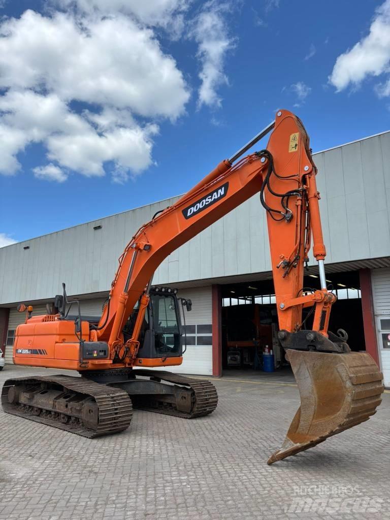 Doosan DX 225 LC-3 Paletli ekskavatörler