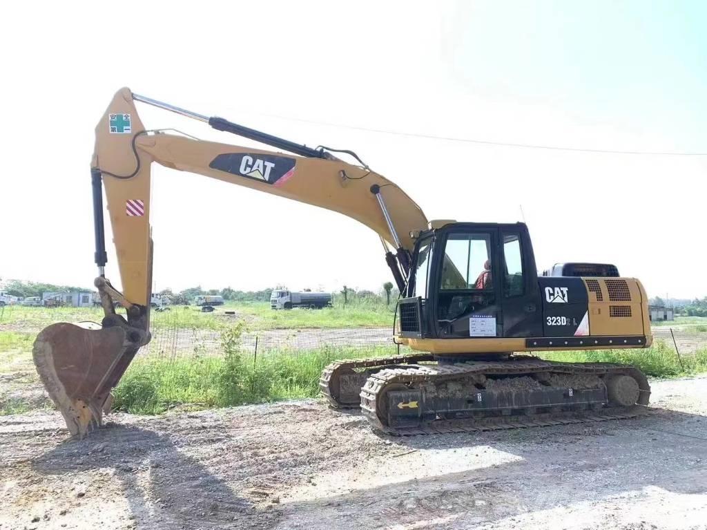 CAT 323 D Paletli ekskavatörler