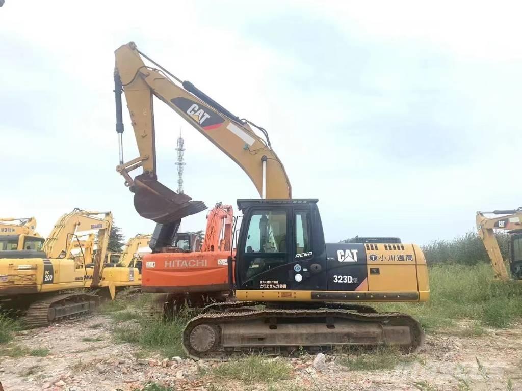 CAT 323 D Paletli ekskavatörler