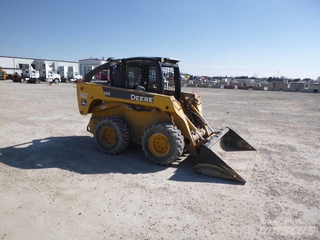 John Deere 325 Skid steer loderler