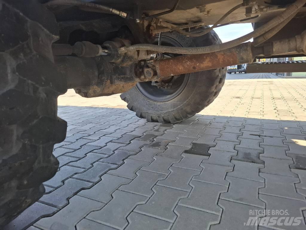 Komatsu PW 148-11 Lastik tekerli ekskavatörler