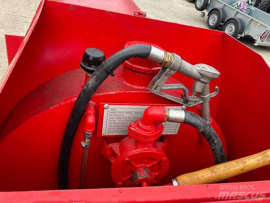  AGRITEK FUEL BOWSER Yakıt ve katkı maddesi tankları