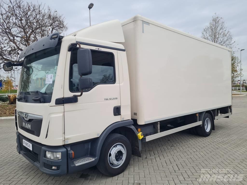 MAN 12.220 / 5.5m / LIFT Kapali kasa kamyonlar