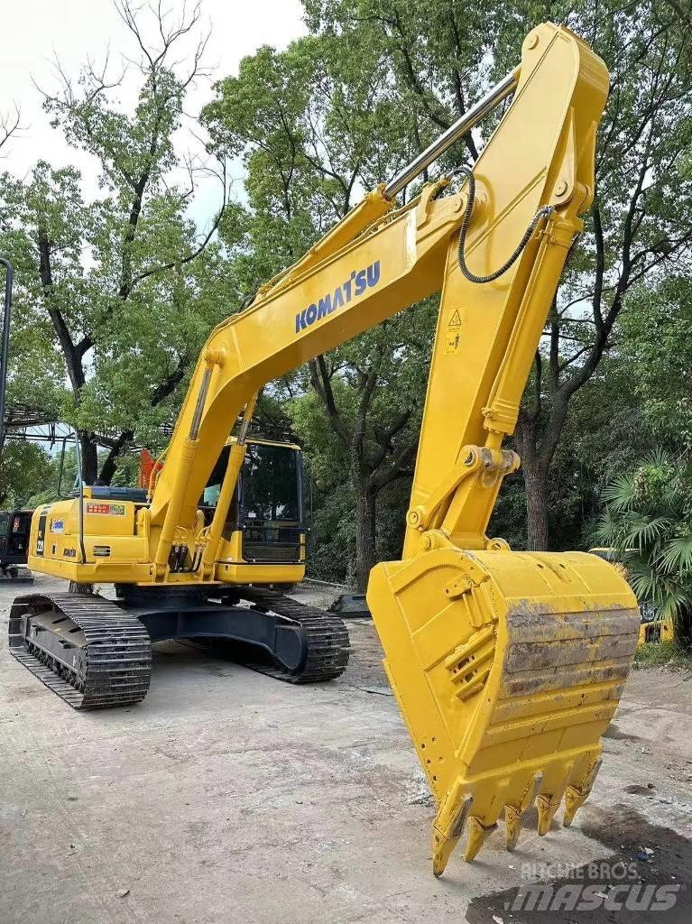 Komatsu PC220-8 Paletli ekskavatörler