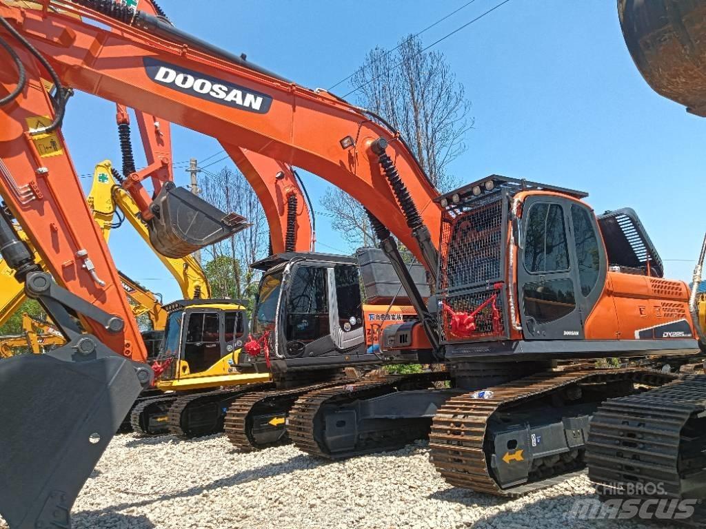 Doosan DX 225 Paletli ekskavatörler