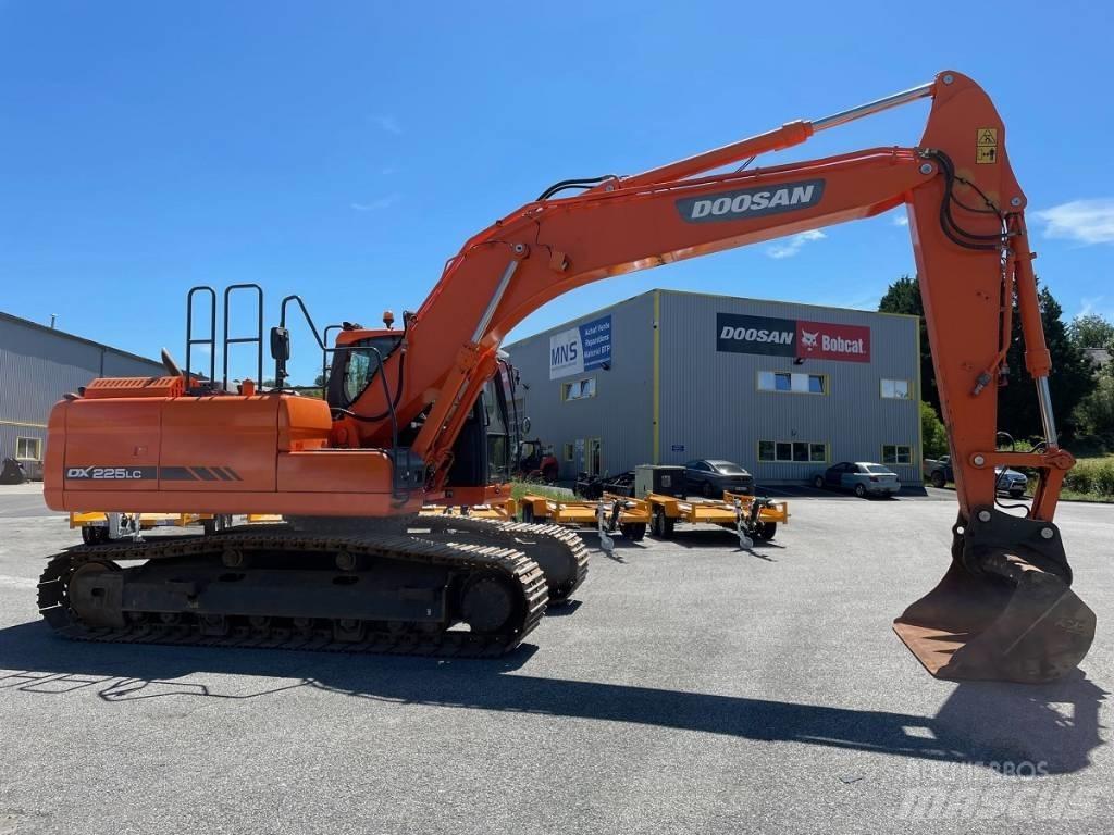 Doosan DX 225 LC-3 Paletli ekskavatörler
