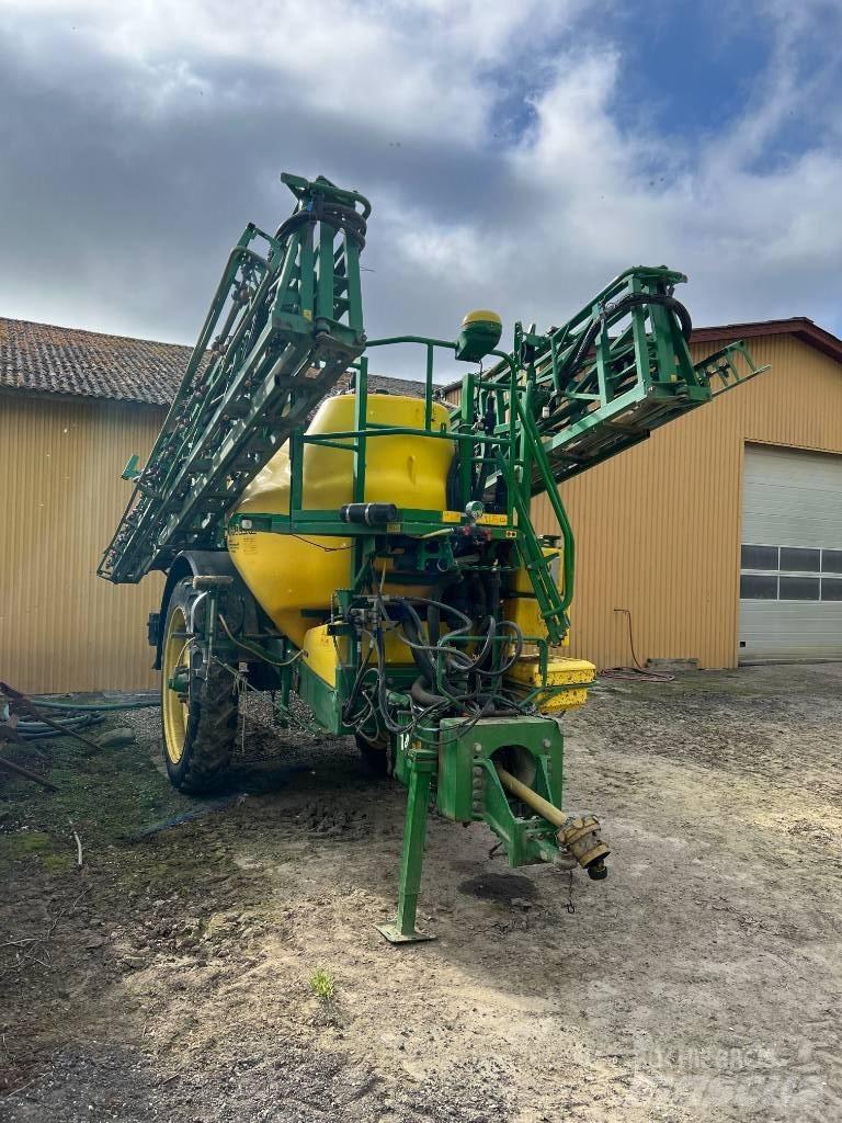 John Deere 840 Çekilir pülverizatörler