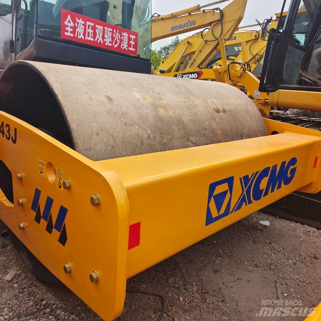 XCMG XS143J Tek tamburlu silindirler
