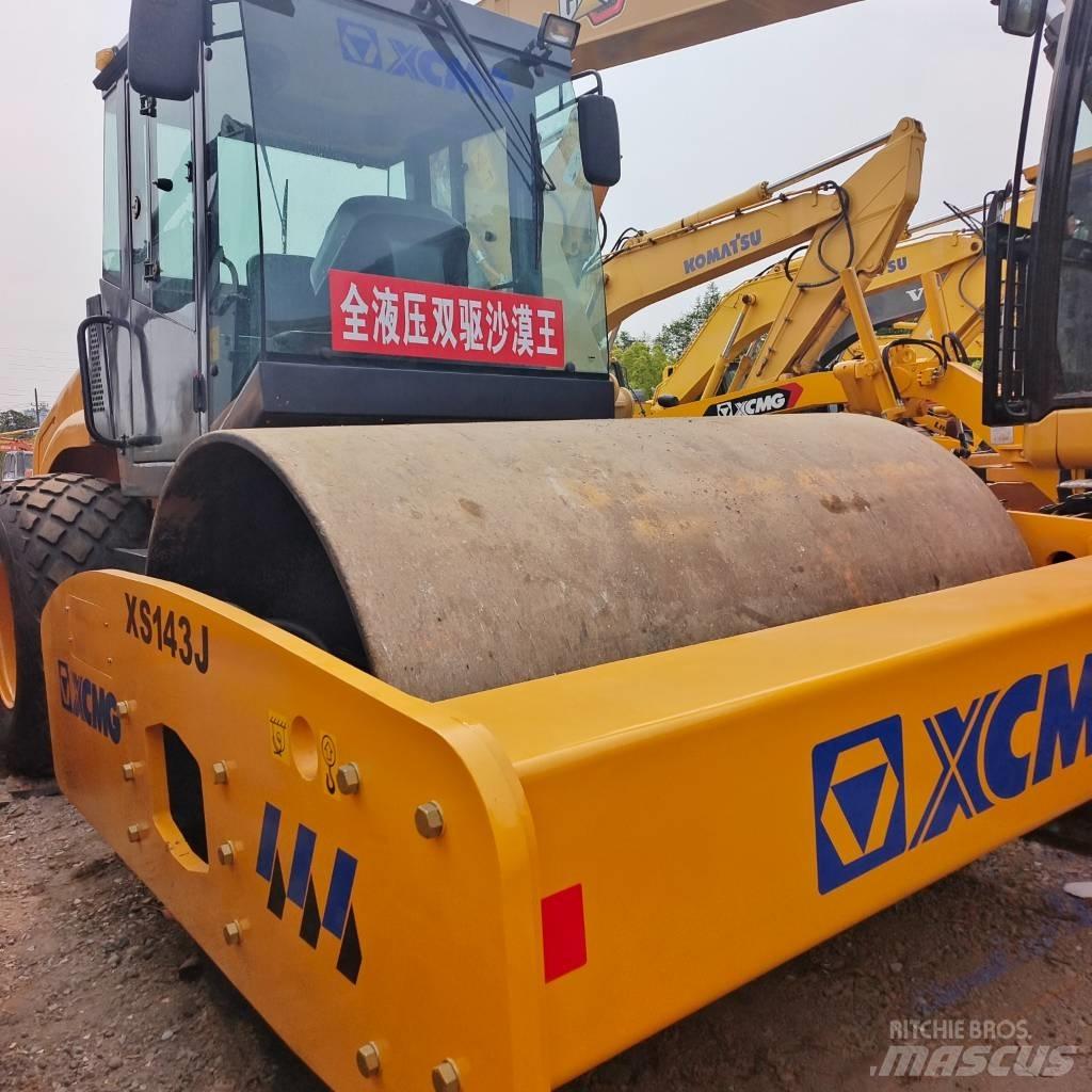 XCMG XS143J Tek tamburlu silindirler