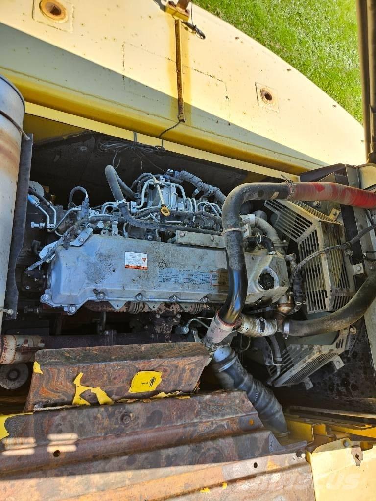 New Holland E 385 B Paletli ekskavatörler