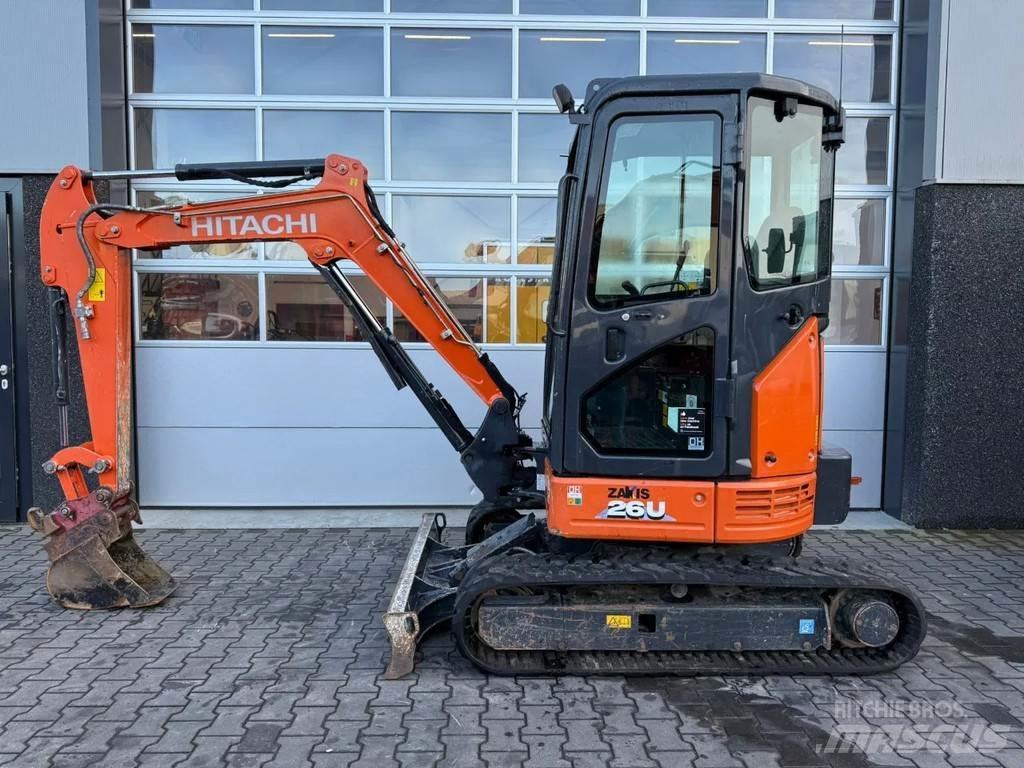 Hitachi ZX26U-6 CR Mini ekskavatörler, 7 tona dek