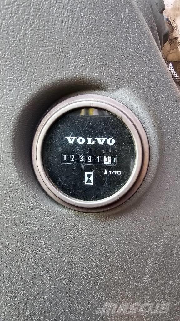 Volvo EC 300 EL Paletli ekskavatörler