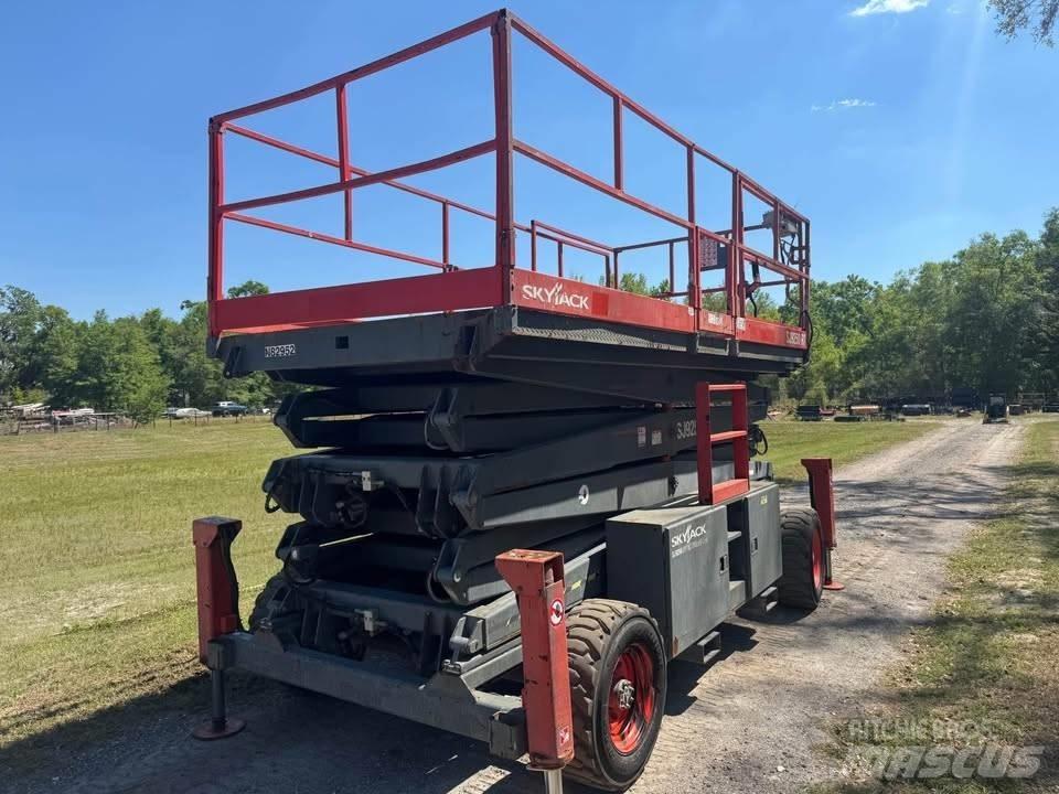 SkyJack SJ 9250 RT Makasli platformlar