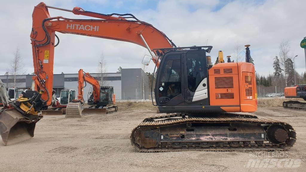 Hitachi ZX225USLC-6 Paletli ekskavatörler