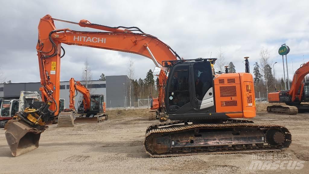 Hitachi ZX225USLC-6 Paletli ekskavatörler