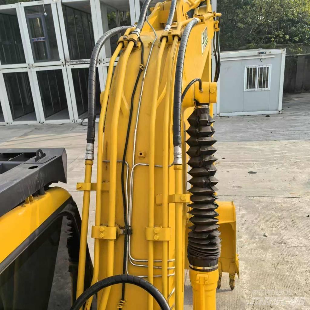 Komatsu PC 130-7 Paletli ekskavatörler