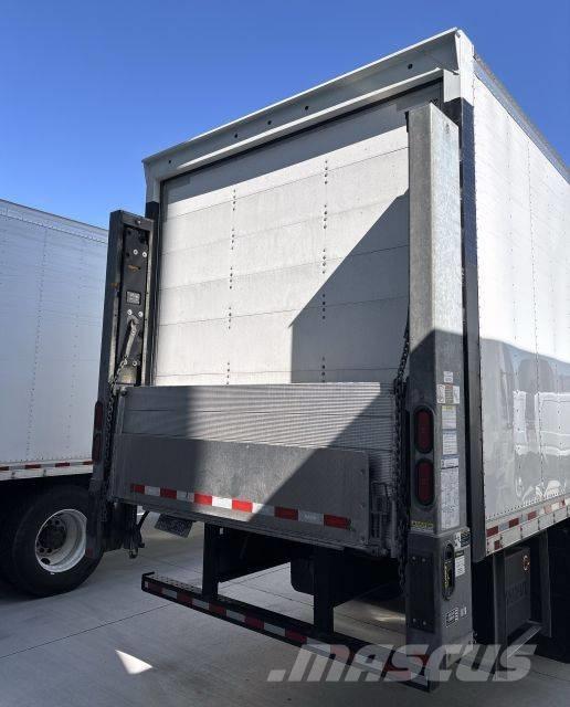 Freightliner M2 Kapali kasa kamyonlar