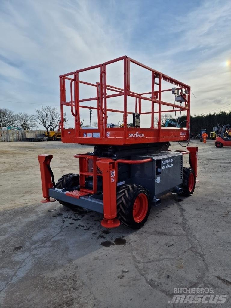 SkyJack SJ 6832 RT Makasli platformlar