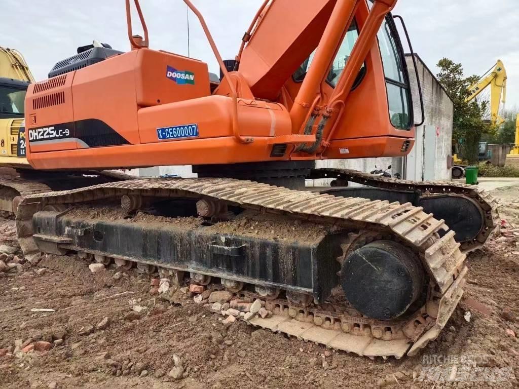 Doosan DX 225LC-9C Paletli ekskavatörler