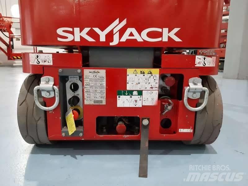 SkyJack SJ 12 Personel Platformları ve Cephe Asansörleri