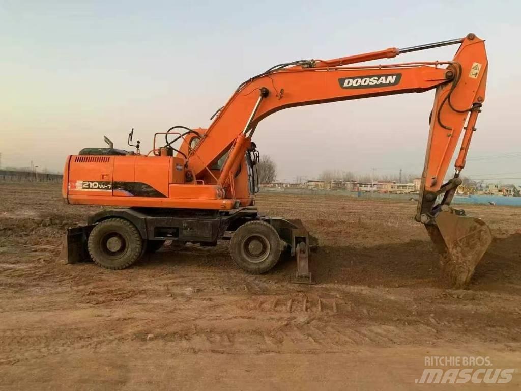 Doosan DH 210 W-7 Lastik tekerli ekskavatörler