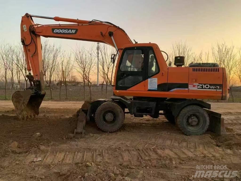 Doosan DH 210 W-7 Lastik tekerli ekskavatörler