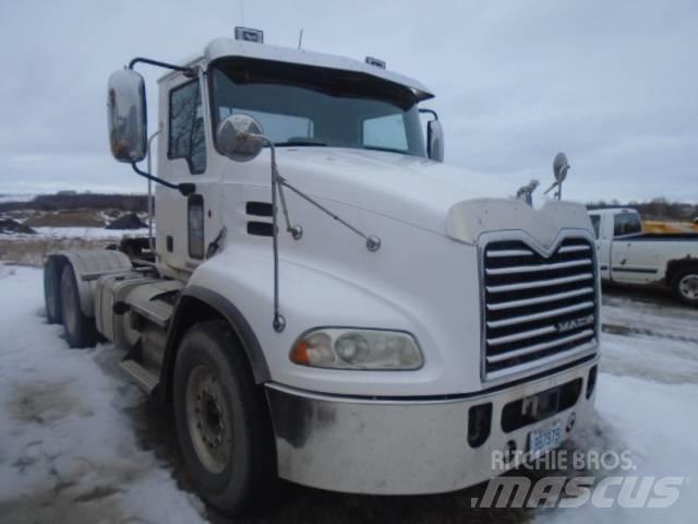 Mack CXU 613 Çekiciler
