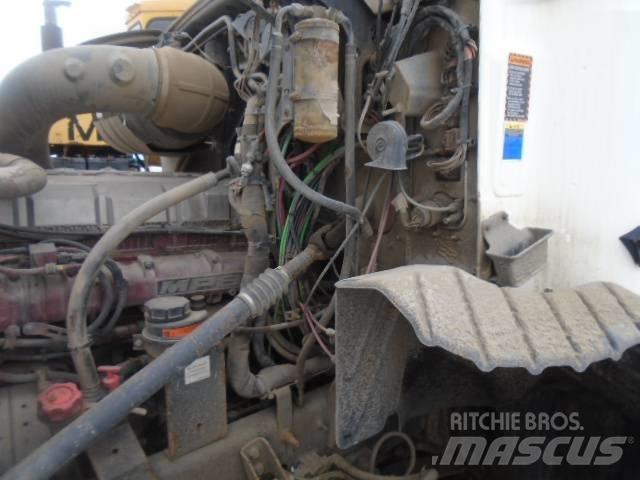 Mack CXU 613 Çekiciler