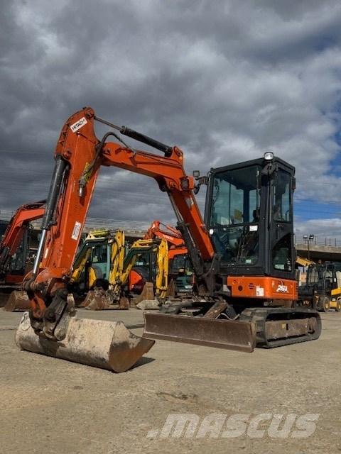Hitachi ZX 26 U-6 CR Mini ekskavatörler, 7 tona dek