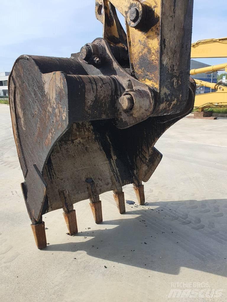 CAT M 318 Lastik tekerli ekskavatörler