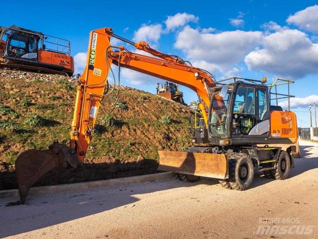 Hitachi 140W Lastik tekerli ekskavatörler