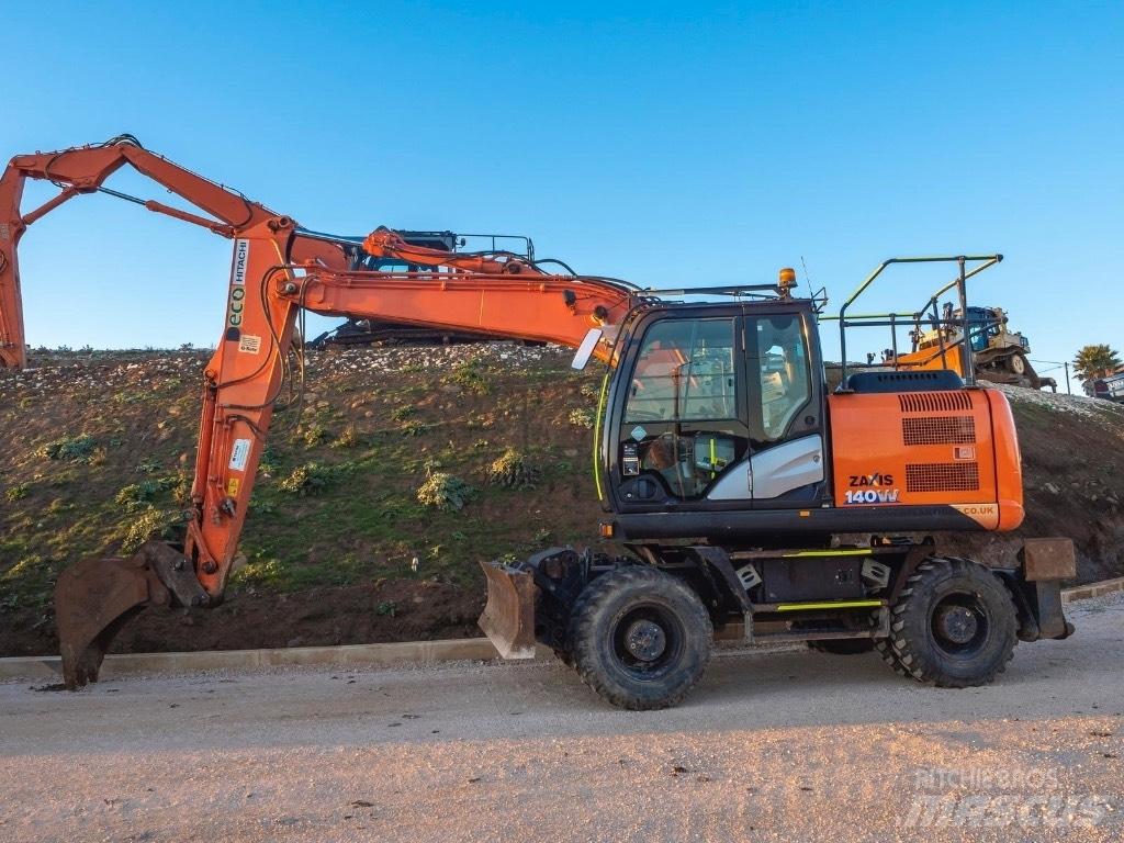 Hitachi 140W Lastik tekerli ekskavatörler