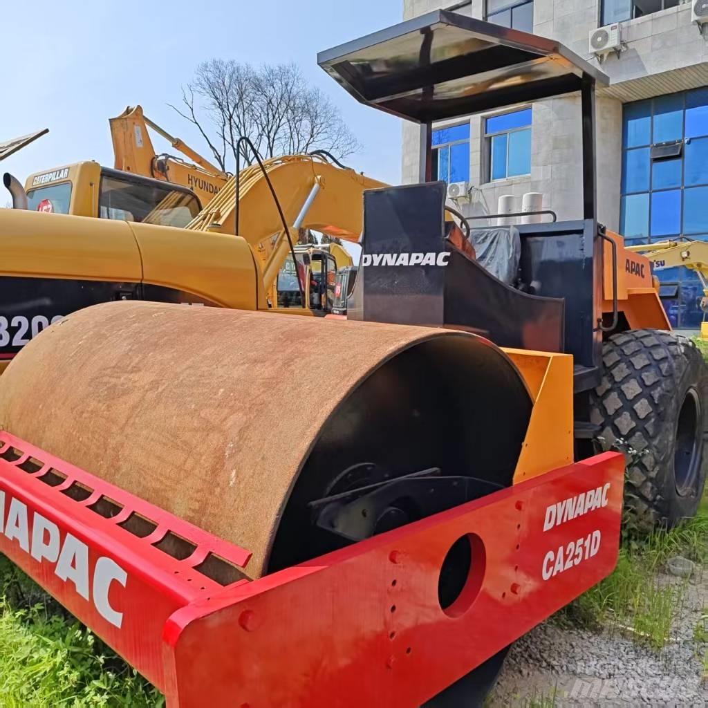 Dynapac CA 251 D Tek tamburlu silindirler