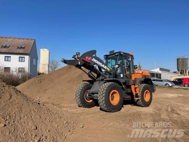 Doosan DL 220 Tekerlekli yükleyiciler