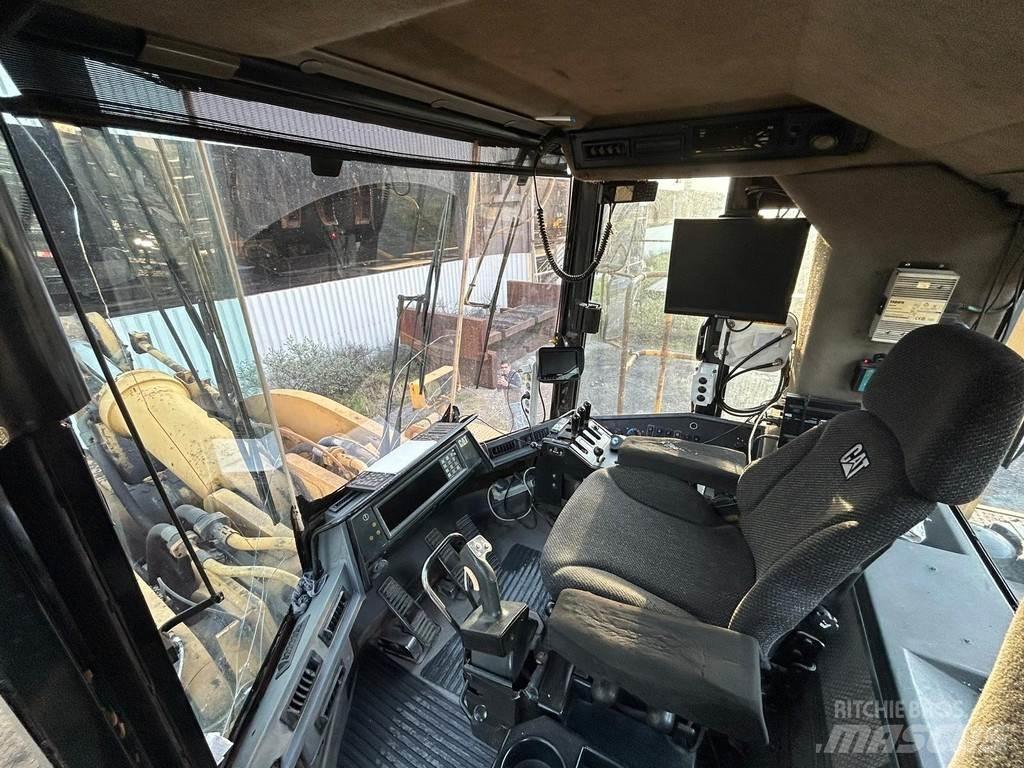CAT 990 Tekerlekli yükleyiciler