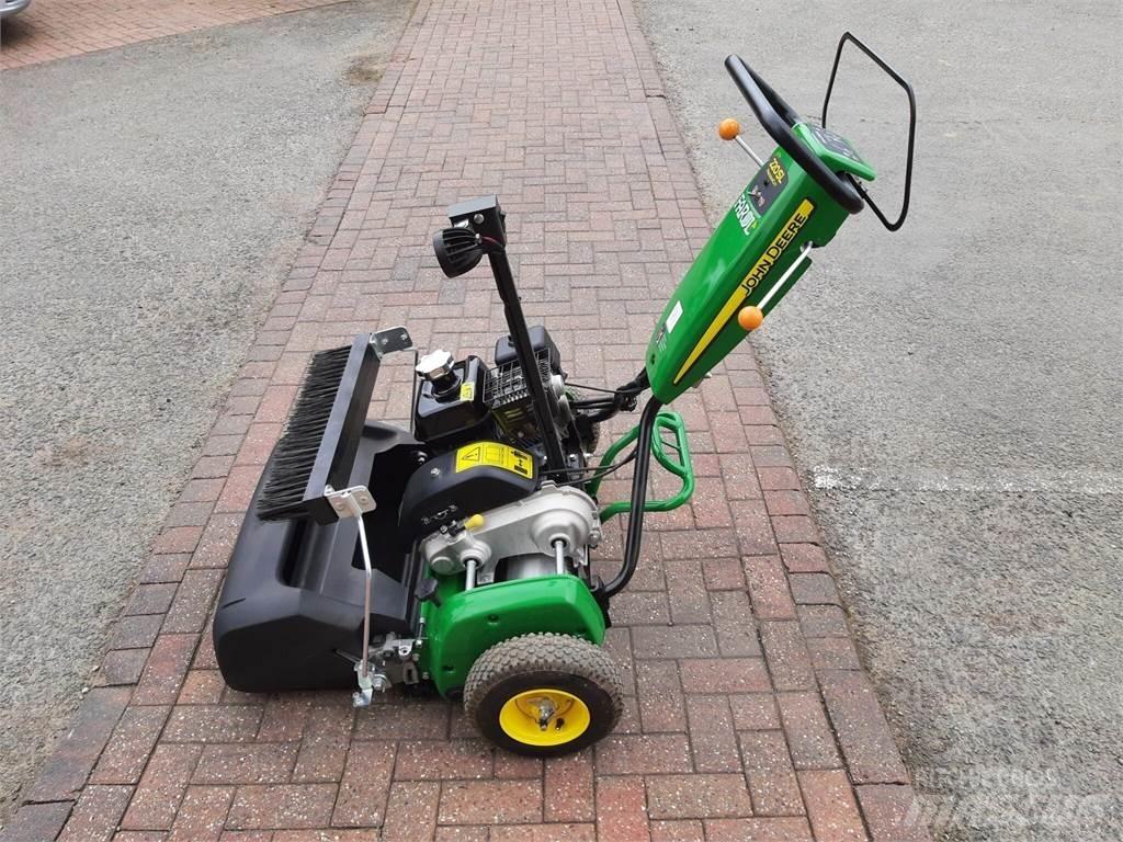 John Deere 220SL Arkasından yürünen çim biçme makineleri
