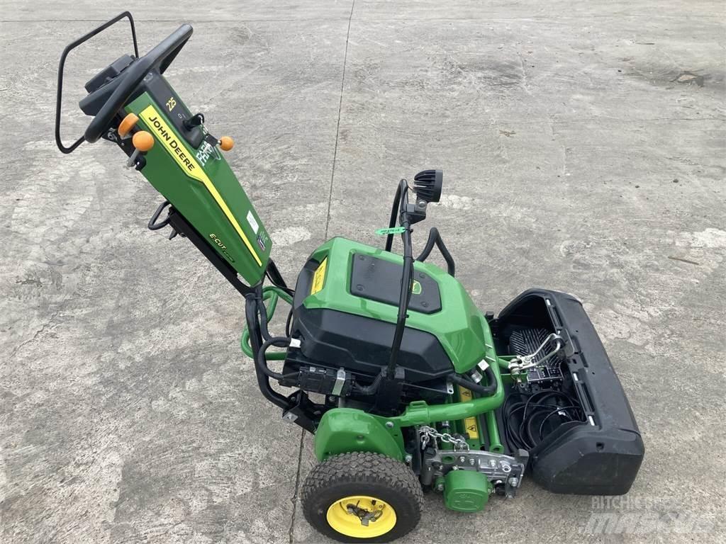 John Deere 225 E-cut Arkasından yürünen çim biçme makineleri