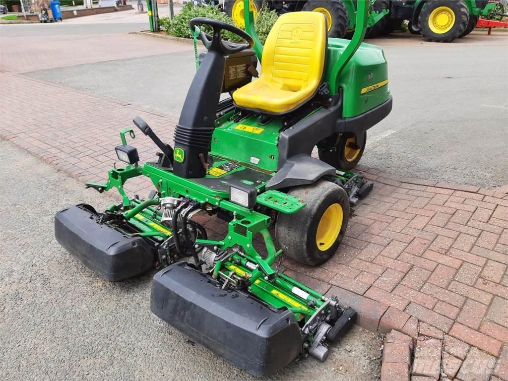 John Deere 2500EH Arkasından yürünen çim biçme makineleri